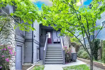 208 W 13TH AVENUE, Vancouver BC V5Y 1V9