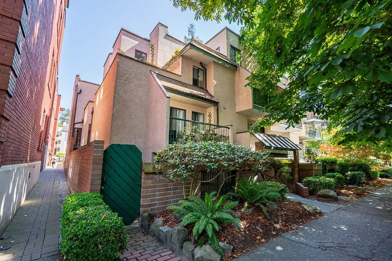203 1169 NELSON STREET, Vancouver BC V6E 1J3