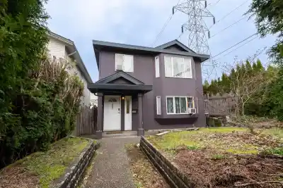 3681 ADANAC STREET, Vancouver BC V5K 2P7