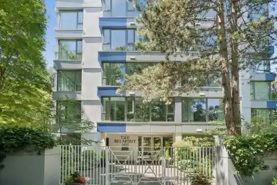 402 5425 YEW STREET, Vancouver BC V6M 3X7
