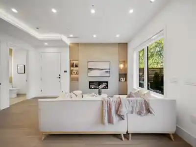 2868 SEMLIN DRIVE, Vancouver BC V5N 2C5
