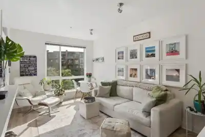 312 733 W 3RD STREET, North Vancouver BC V7M 0C8