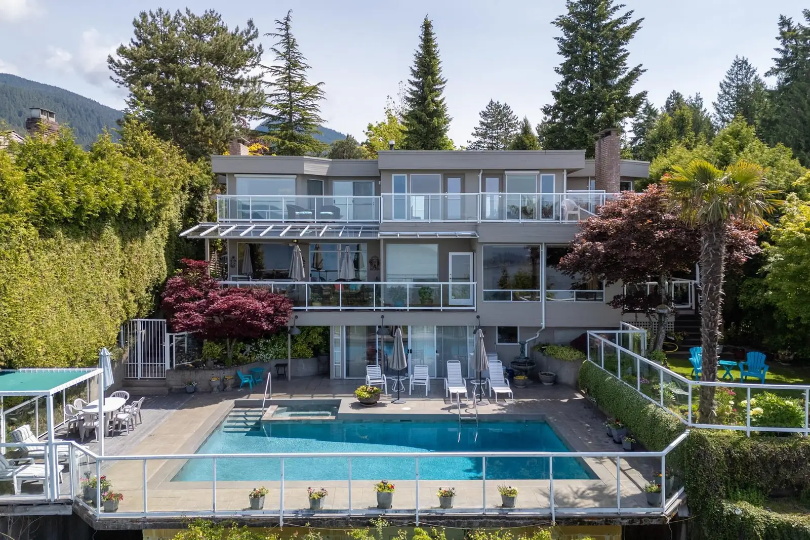 4729 WOODBURN ROAD, West Vancouver BC V7S 3A8