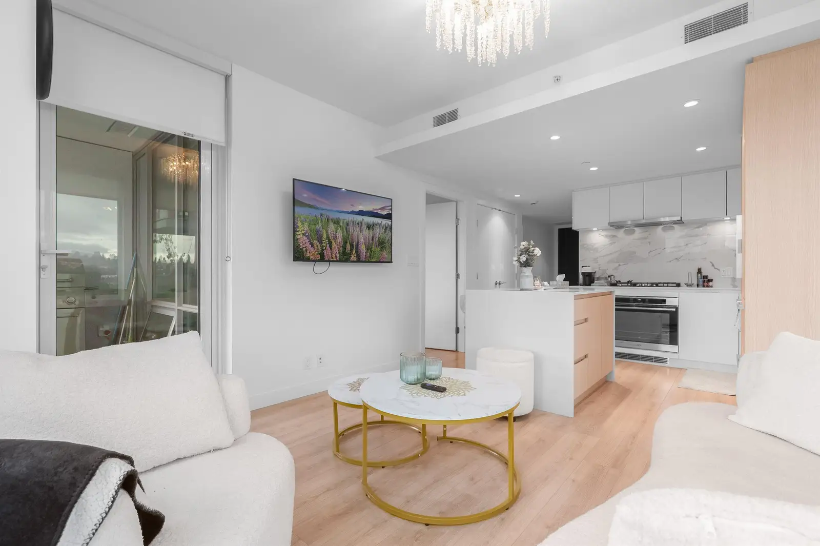1902 1500 FERN STREET, North Vancouver BC V7J 0E6