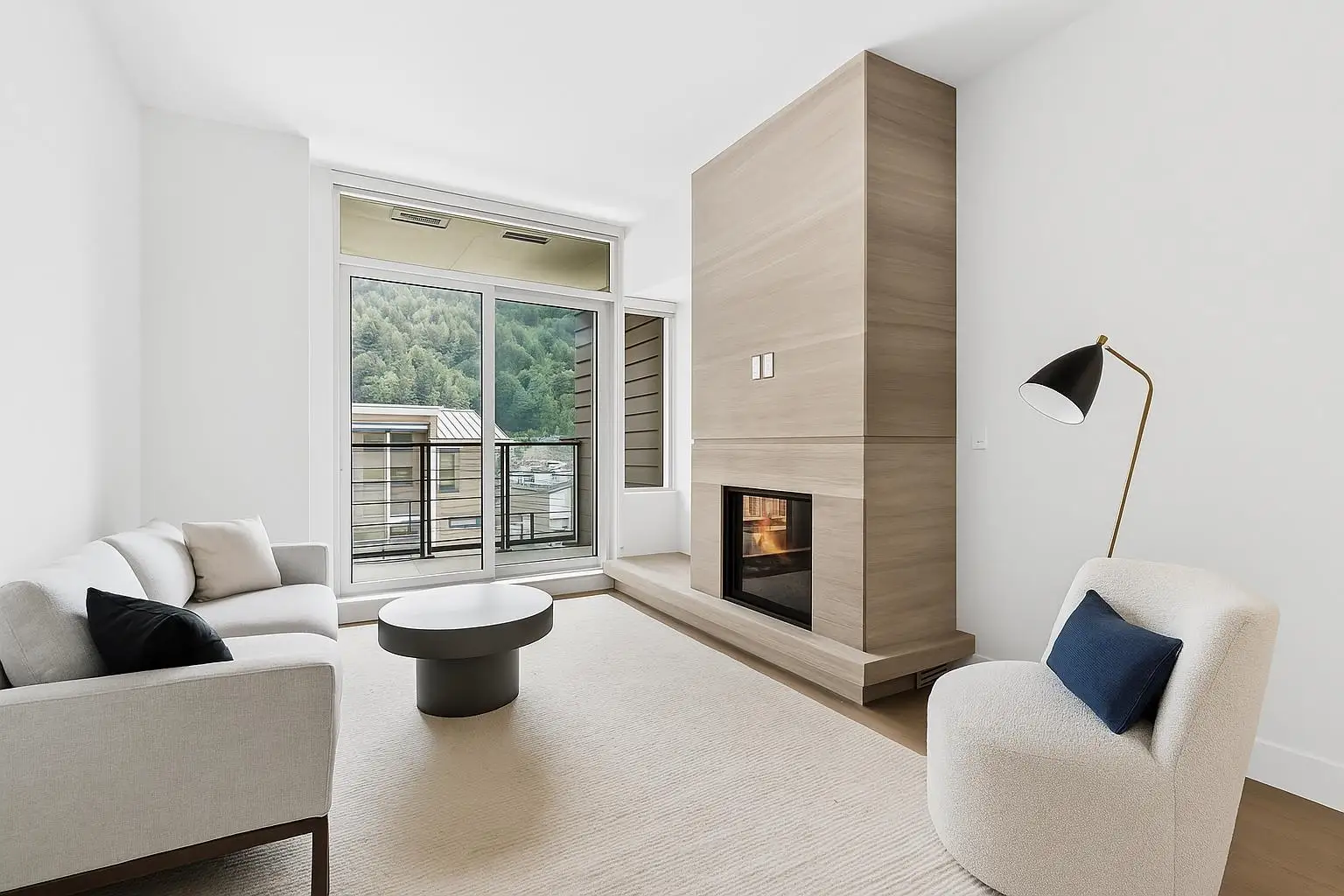405 6687 NELSON AVENUE, West Vancouver BC V7W 2B2