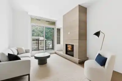 405 6687 NELSON AVENUE, West Vancouver BC V7W 2B2