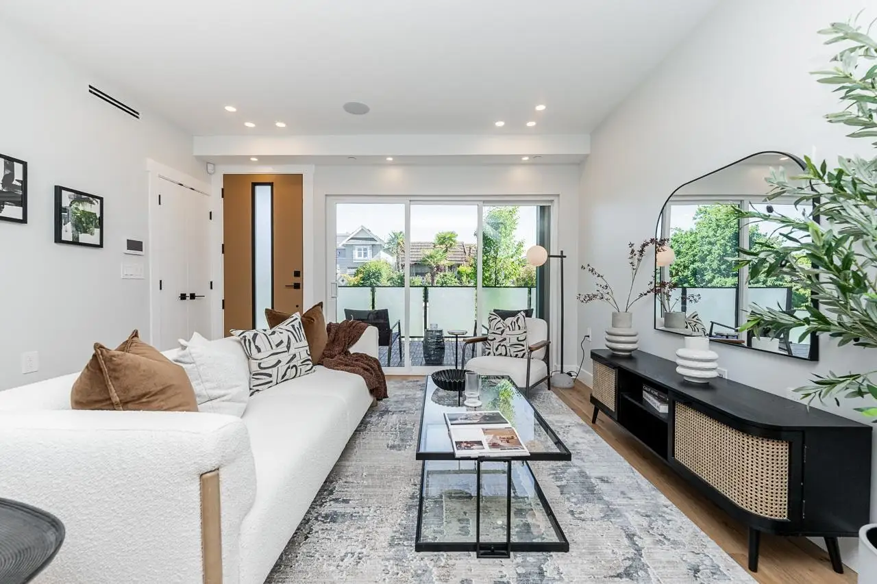 2 676 E 22ND AVENUE, Vancouver BC V5V 1V4