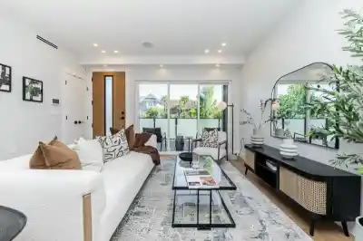 2 676 E 22ND AVENUE, Vancouver BC V5V 1V4