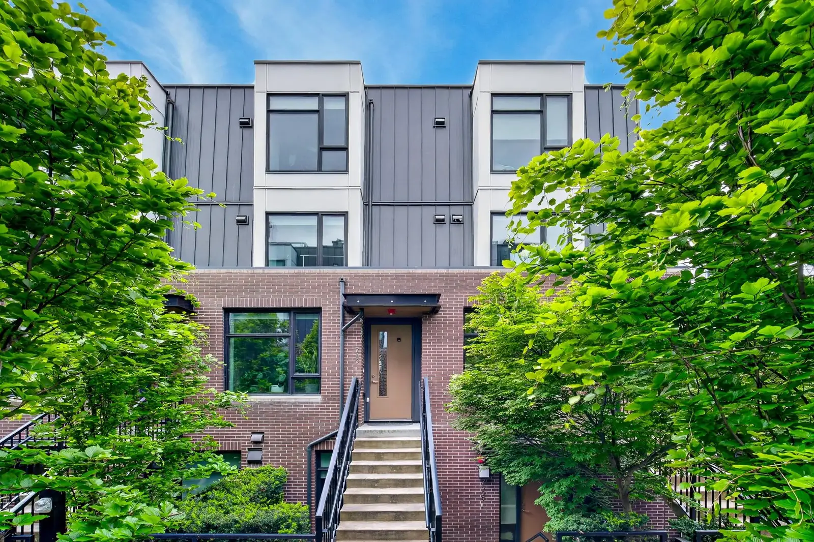 7601 YUKON STREET, Vancouver BC V5X 2Y4