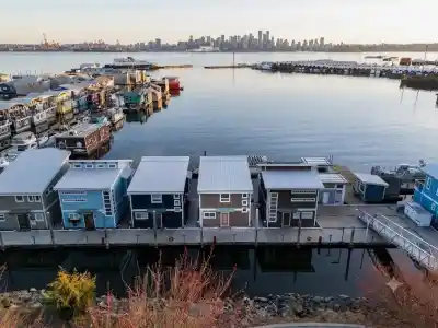 FRSL17 415 W ESPLANADE AVENUE, North Vancouver BC V7M 1A6