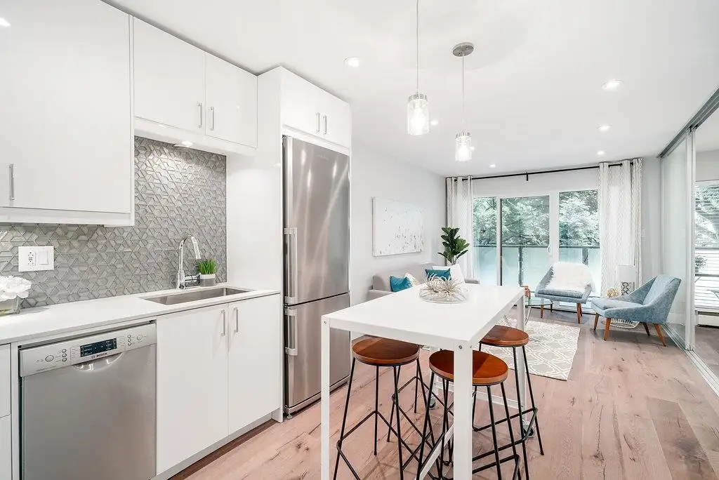 208 1425 CYPRESS STREET, Vancouver BC V6J 3L1