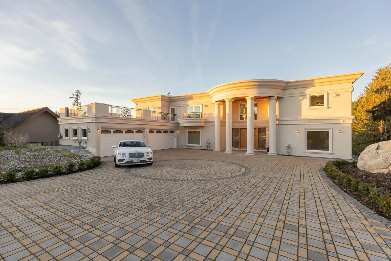 5417 GREENTREE ROAD, West Vancouver BC V7W 1N3