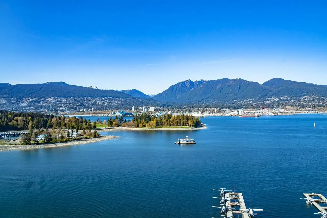 2001 277 THURLOW STREET, Vancouver BC V6C 0C1