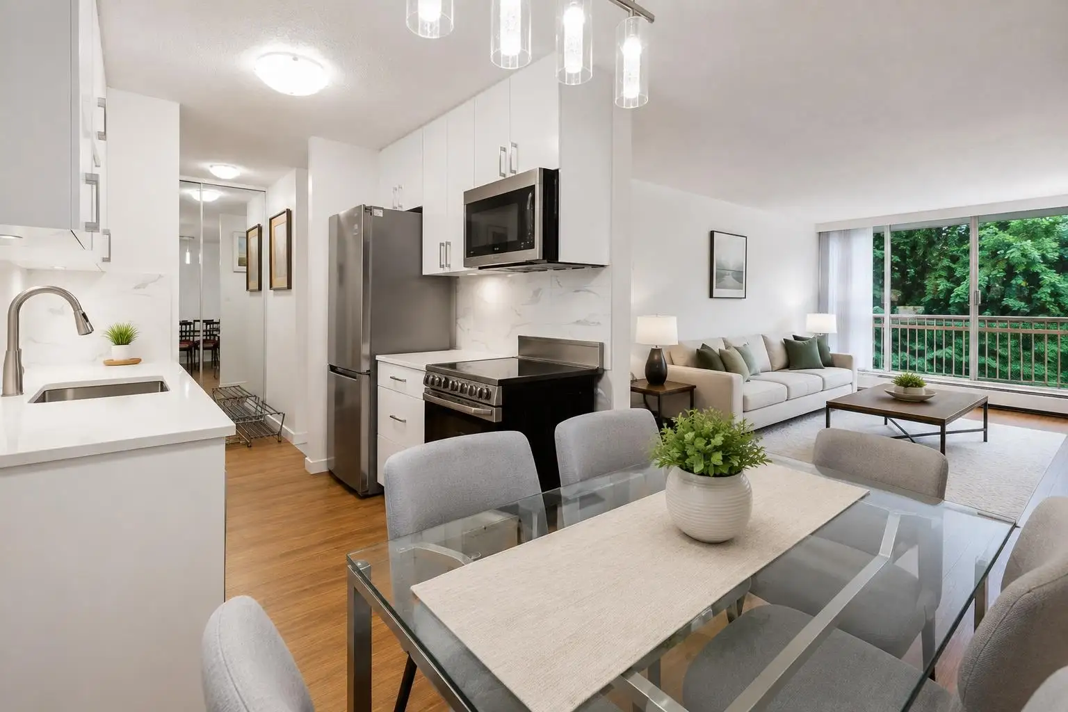 519 2012 FULLERTON AVENUE, North Vancouver BC V7P 3E3