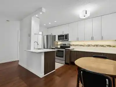 101 750 E 7TH AVENUE, Vancouver BC V5T 4H5