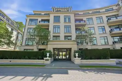 203 540 WATERS EDGE CRESCENT, West Vancouver BC V7T 0A2