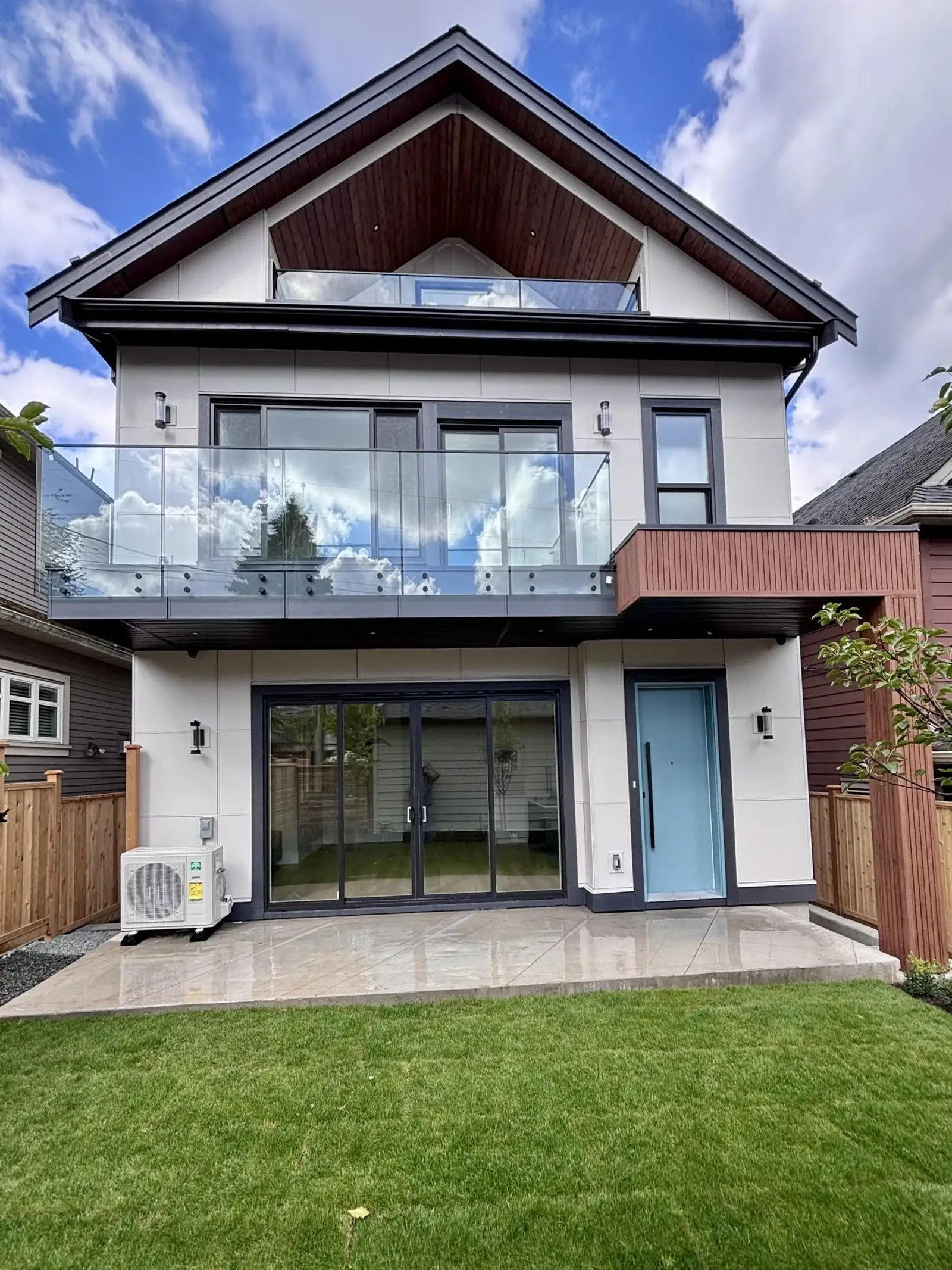 2 746 E 12TH AVENUE, Vancouver BC V5T 2H9