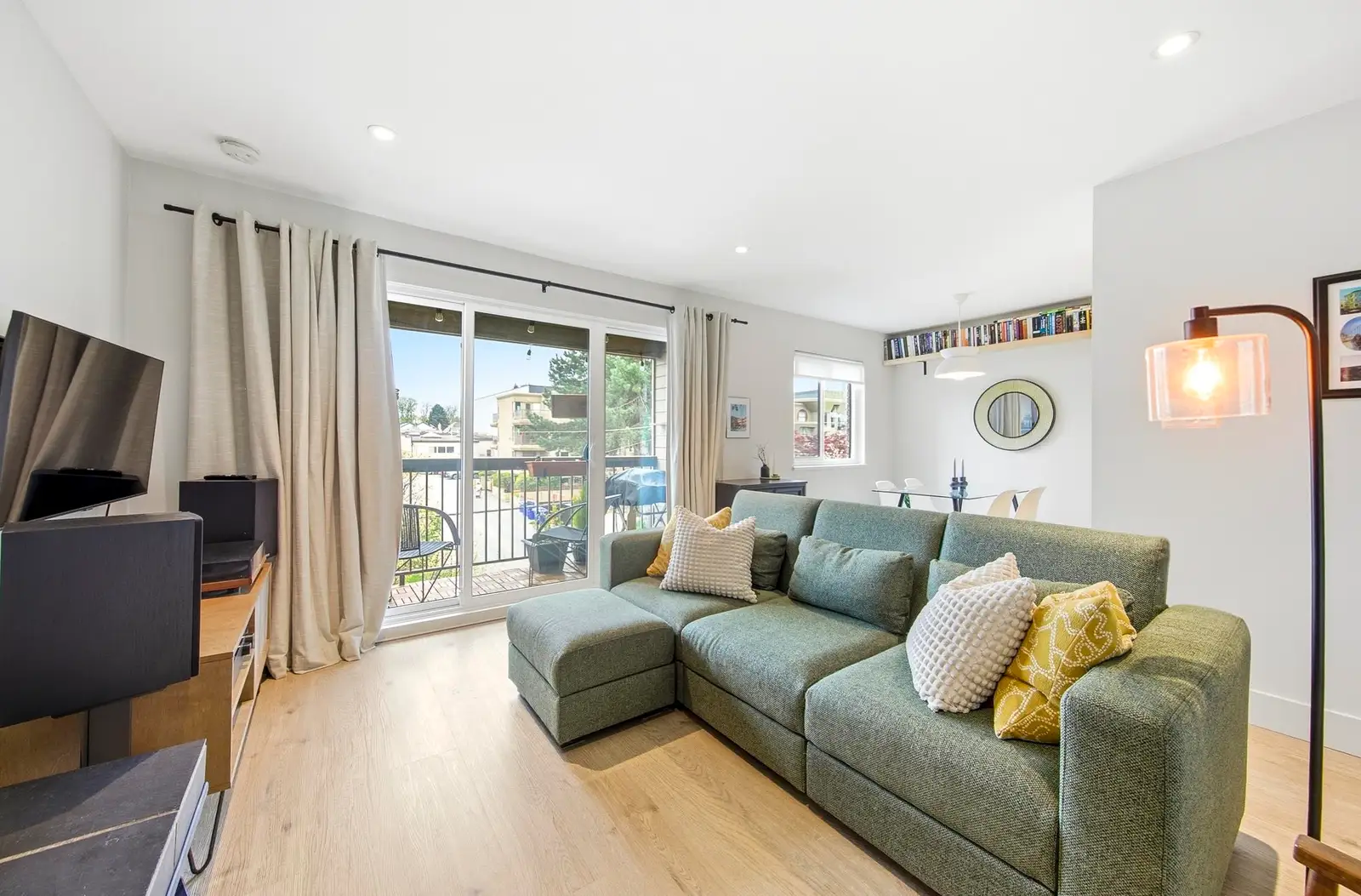 304 1825 W 8TH AVENUE, Vancouver BC V6J 1V9