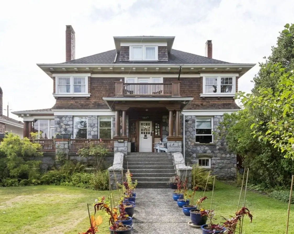 1617 W GRAND BOULEVARD, North Vancouver BC V7L 3Y2