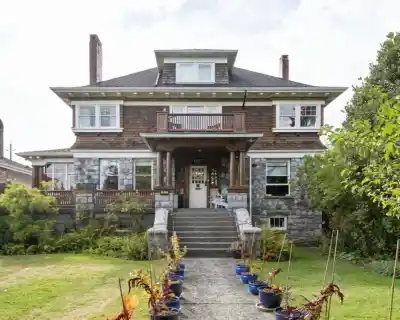 1617 W GRAND BOULEVARD, North Vancouver BC V7L 3Y2