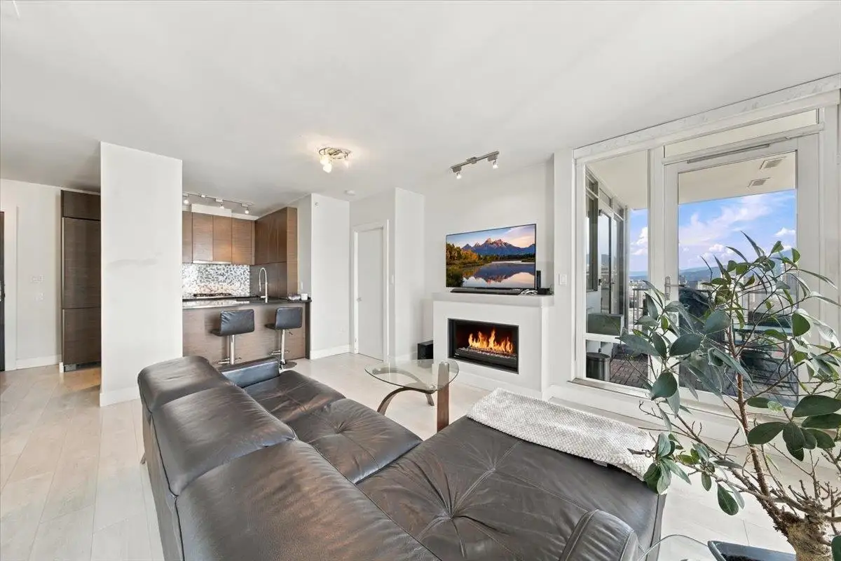 2404 565 SMITHE STREET, Vancouver BC V6B 0E4