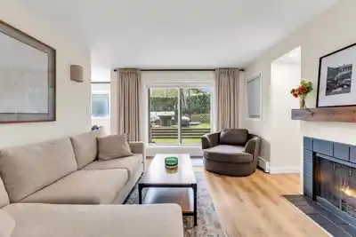 102 1935 W 1ST AVENUE, Vancouver BC V6J 1G7