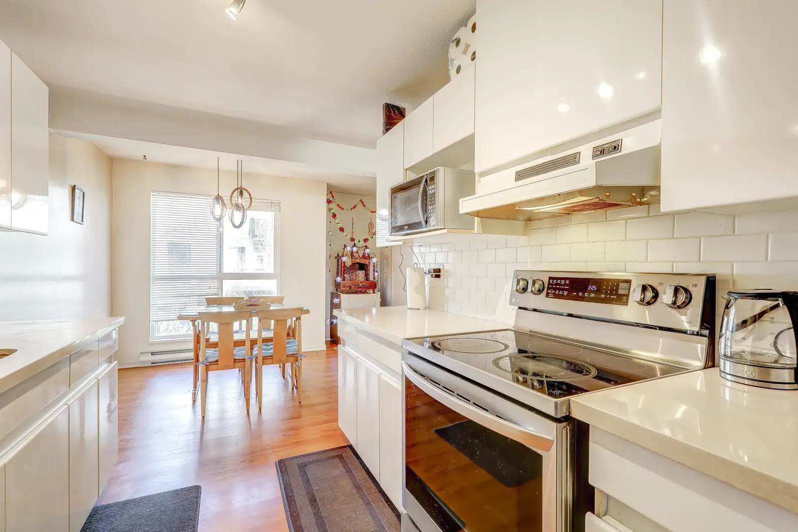 210 14980 101A AVENUE, Surrey BC V3R 0T1