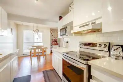 210 14980 101A AVENUE, Surrey BC V3R 0T1