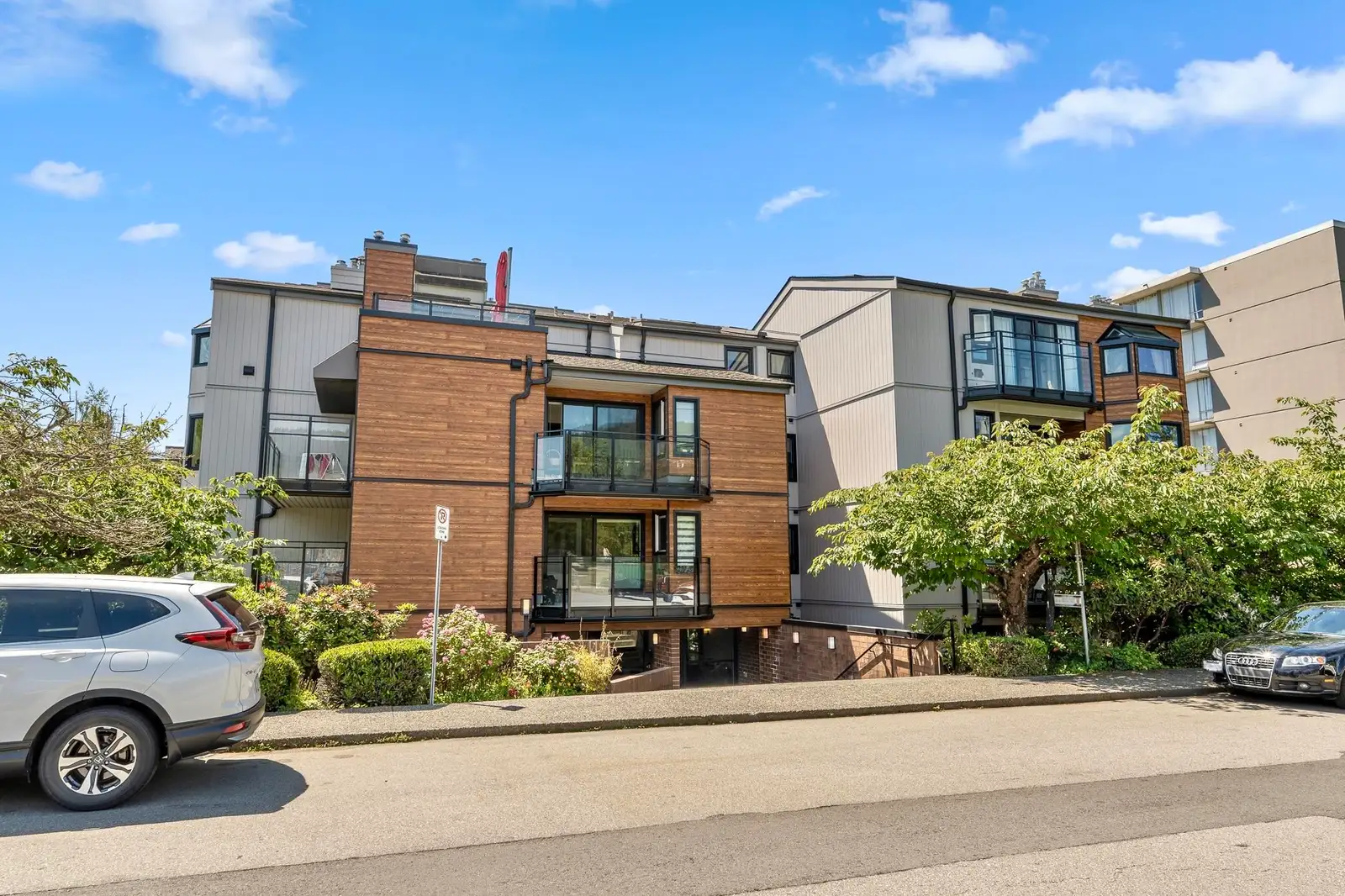 403 1340 DUCHESS AVENUE, West Vancouver BC V7T 1H6