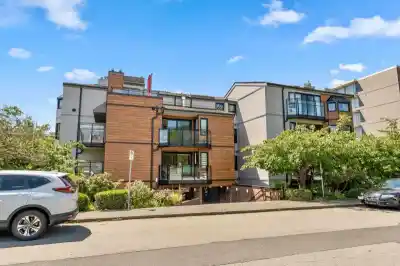 403 1340 DUCHESS AVENUE, West Vancouver BC V7T 1H6