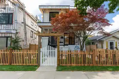1 5385 EARLES STREET, Vancouver BC V5R 3S2