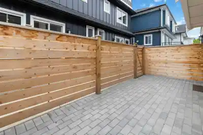 2 552 KASLO STREET, Vancouver BC V5K 3Z2