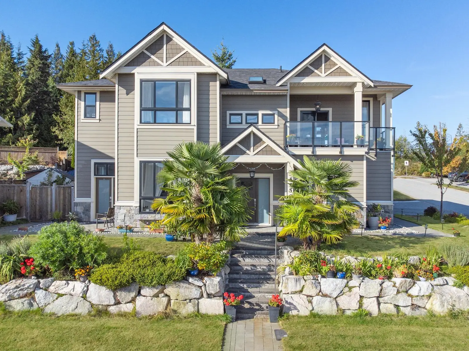 5950 COMPASS LANE, Sechelt BC V7Z 0V1
