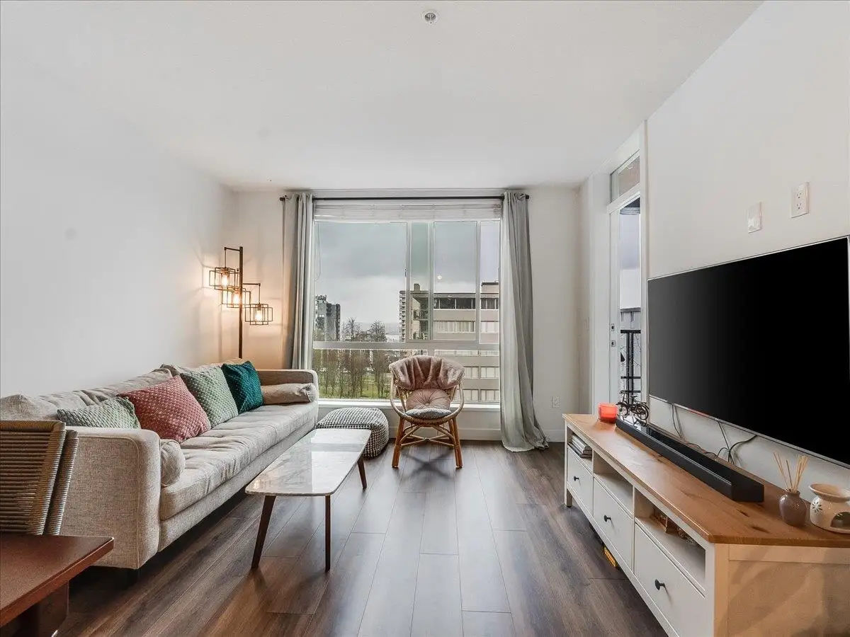 406 108 E 8TH STREET, North Vancouver BC V7L 0H1