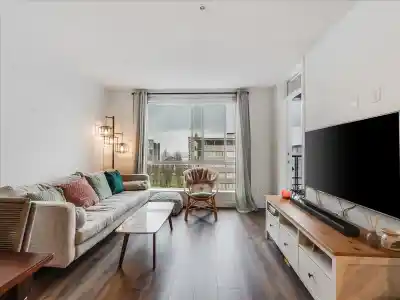 406 108 E 8TH STREET, North Vancouver BC V7L 0H1