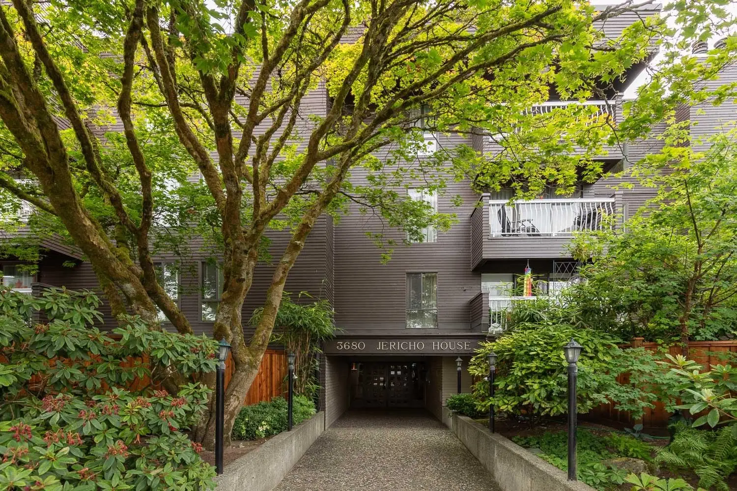 203 3680 W 7TH AVENUE, Vancouver BC V6R 1W4