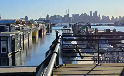 JNW33 415 W ESPLANADE, North Vancouver BC V7M 1A6