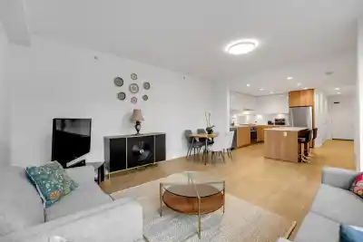 303 715 W 15TH STREET, North Vancouver BC V7M 1T2