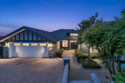 2673 FOLKESTONE WAY, West Vancouver BC V7S 3H8
