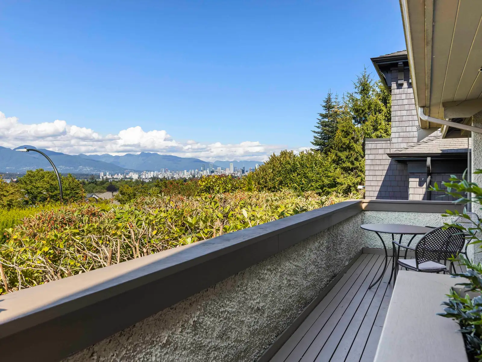 3820 W 12TH AVENUE, Vancouver BC V6R 2N8