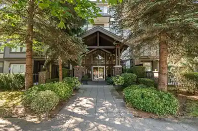 111 15322 101 AVENUE, Surrey BC V3R 4H1
