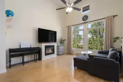 418 10180 153 STREET, Surrey BC V3R 0B5