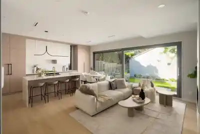 2 2941 W 29TH AVENUE, Vancouver BC V6L 1Y3