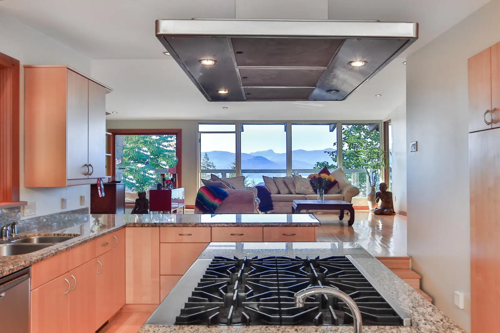 170 HIGHVIEW PLACE, Lions Bay BC V0N 2E0