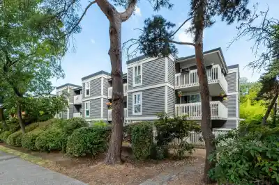 305 1545 E 2ND AVENUE, Vancouver BC V5N 1C8