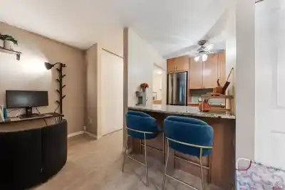 210 1545 E 2ND AVENUE, Vancouver BC V5N 1C8