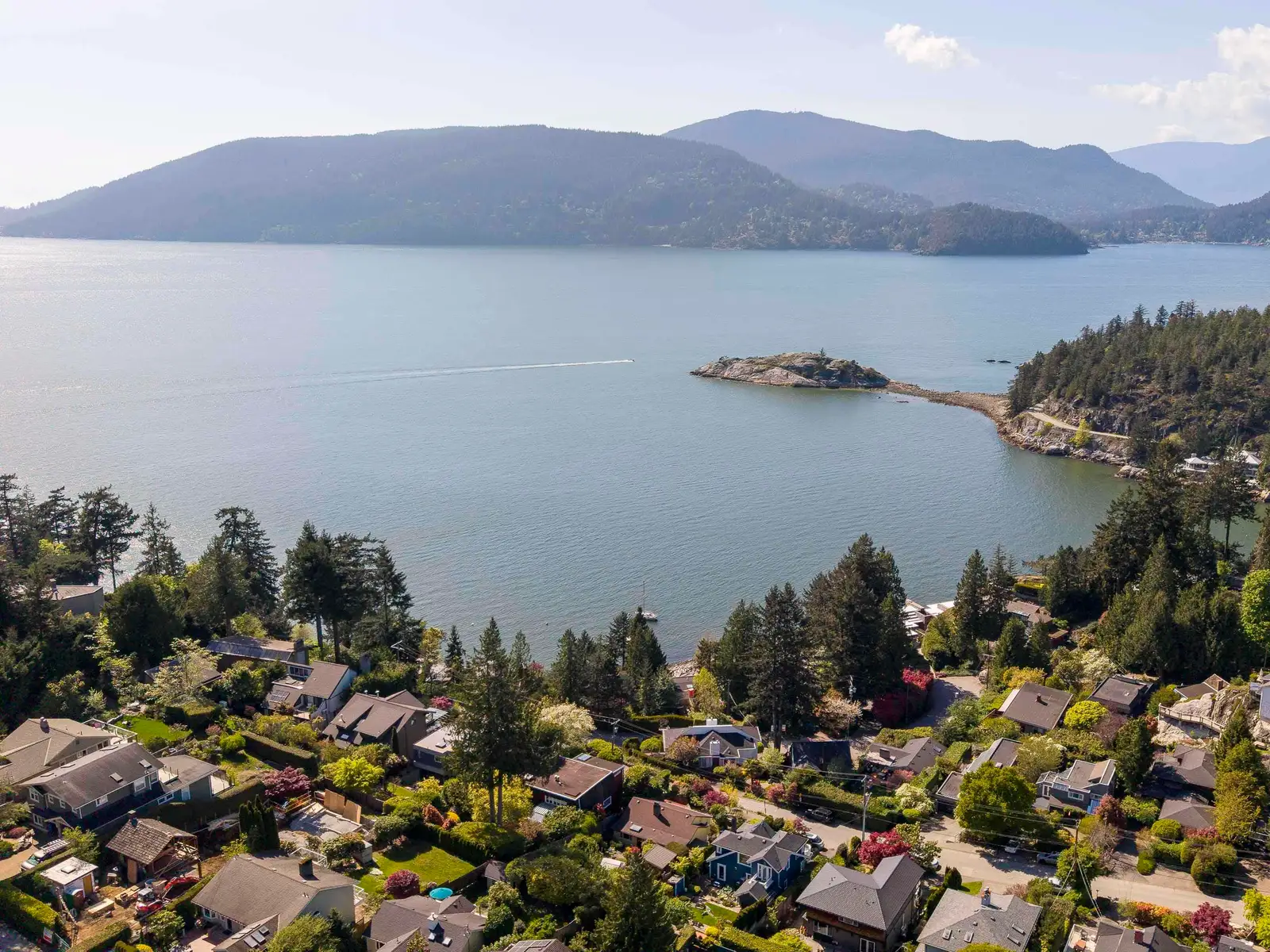 6248 WELLINGTON AVENUE, West Vancouver BC V7W 2H4