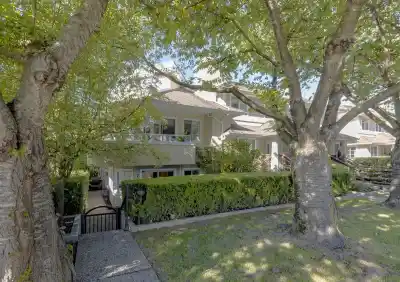 7 249 E 4TH STREET, North Vancouver BC V7L 1J1