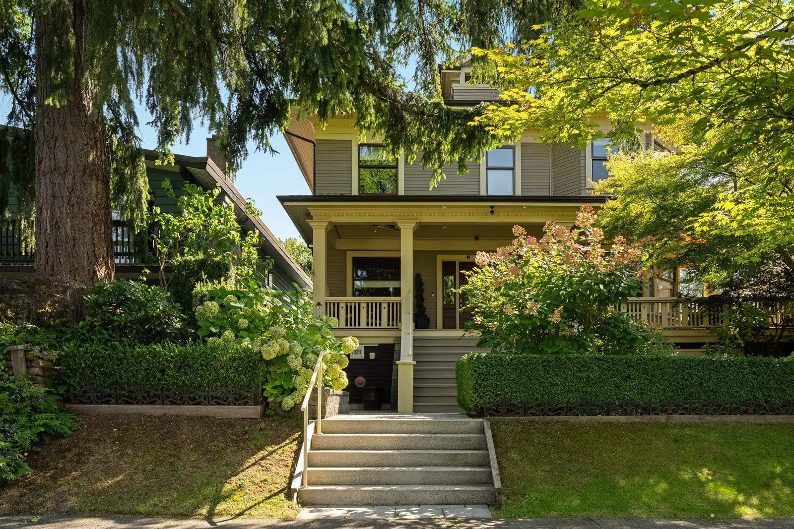 330 W 14TH AVENUE, Vancouver BC V5Y 1X4