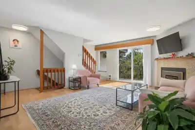 4 220 W 16TH STREET, North Vancouver BC V7M 1T6